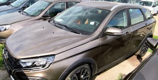 Los sedanes y familiares LADA Vesta en todos los colores llegaron a los concesionarios