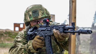 Сохранил надежную легендарность «Калашникова»: АК-12 стал грозой для дронов врага