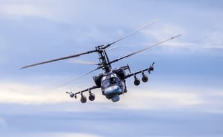 Asesino de tanques con una precisión de hasta el 95%: National Interest sigue de cerca los helicópteros Ka-52 portadores de misiles antitanque "Vikhr"