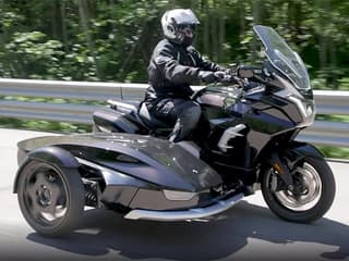 El nuevo sidecar Aurus Merlon se muestra a los rusos