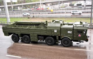 Разнесёт в щепки железнодорожный состав: выпущенную ОТРК «Искандер» ракету невозможно перехватить