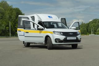 В России появилась новая версия Lada Largus с пневмоподвеской