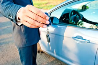 Подержанные автомобили подешевели в России на 3%