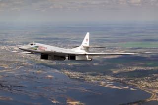 "El martillo de Putin contra la OTAN": El bombardero ruso Tu-160 admirado en The National Interest