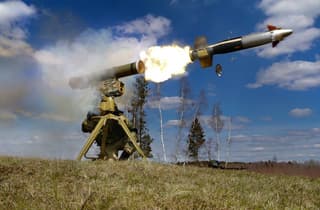 Militares rusos establecen un récord de alcance de ataque con el ATGM "Kornet"