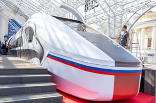 En la capital mostraron el modelo del vagón del tren de alta velocidad "Halcón Blanco" para la LAV Moscú - San Petersburgo