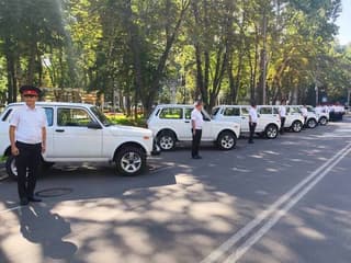 «Нивы», радиостанции и квадрокоптеры: Россия передала технику в дар Киргизии
