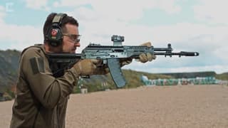 Российский боец сбил «Бабу-ягу» двумя выстрелами из «Калашникова», несмотря на ранение