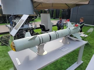 Argument on the Battlefield: Kh-39 LMUR Missile Skillfully Evades Enemy SAM and Strikes Target
