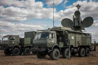Новейшие средства РЭБ для эшелонированной защиты от дронов испытают в России