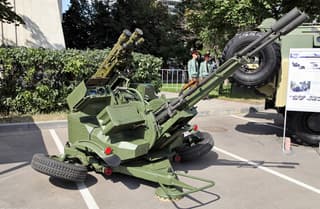 Recopilado de materiales improvisados: los combatientes rusos utilizaron un cañón-ametralladora en el frente
