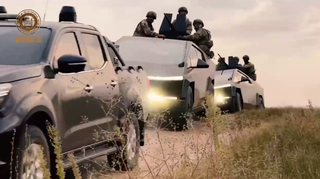 ¿Musk desbloqueó el Cybertruck de Kadyrov?: El jefe de Chechenia envió dos autos estadounidenses más con ametralladoras al frente