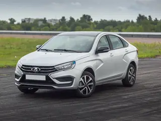 "Old Track Clogged": 12,000 Lada Vesta Cars Have Accumulated at AvtoVAZ Due to Electronics Issues