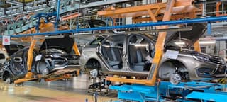 AvtoVAZ suspende el ensamblaje de automóviles LADA Vesta