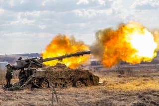 "Flower" from the Urals: Ministry of Defense published footage of the operation of the "Hyacinth-S" self-propelled gun crew