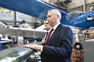Вице-премьеру Савельеву показали летающую лабораторию на базе Як-40