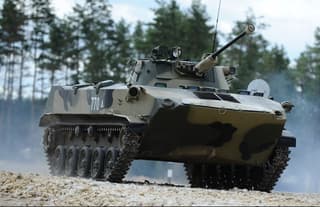 Ростех поставил в войска новую партию бронированных БМД-4М и БМП-3 с комплектами защиты «Накидка»