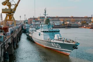 Грозный носитель «Калибров» МРК «Ржев» отправился во Владивосток: фото