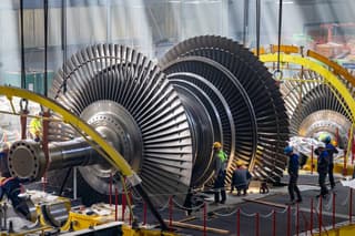 Key Turbine Component: Nuclear Engineers Install Low-Pressure Rotor at Akkuyu NPP