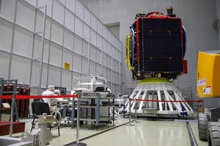 «Росэлектроника» завершила разработку ламп бегущей волны для спутника «Экспресс-АМУ4»