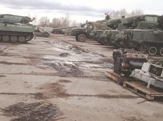 La armadura se perfora por completo, las escotillas y puertas se atascan: se mencionan las deficiencias de los BTR-70, BMP-1, BMP-2, BMP-3 rusos
