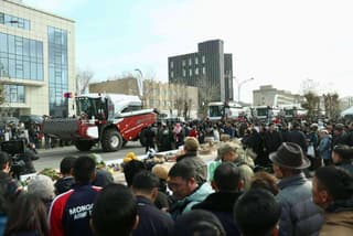 Ayudan desde la época de la URSS hasta hoy: en Mongolia, en el desfile de equipos, se mostraron las cosechadoras de "Rostselmash"