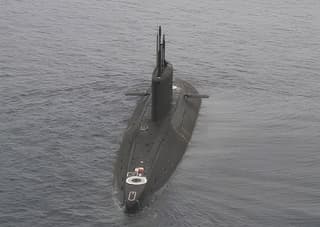 Aparición en el Mar Arábigo: el submarino ruso "Ufá" equipado con "Kalibr" entra en un puerto indio