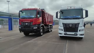 Тест-драйв КамАЗов новейшего поколения провели в Петербурге: на грузовиках покатались футболисты «Зенита»