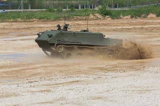 Российская армия получила партию модернизированных бронетранспортеров «Ракушка-М» с системами РЭБ
