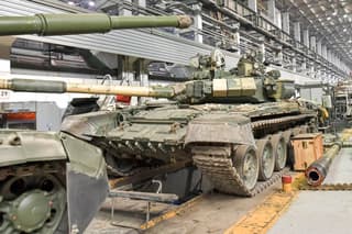 Imponente y poderoso: una rara modificación del T-90A con mira "Essa" basada en Catherine-FC fue vista en "Uralvagonzavod"