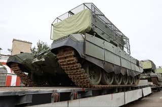 Больше огня: «Уралвагонзавод» отправил российским военным партию ТОС-1А «Солнцепёк»
