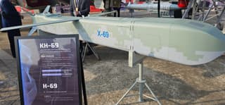 Передовые ракеты Х-58УШКЭ и Х-69, авиабомбы УПАБ-1500Б и К08Б: Рособоронэкспорт показал вооружение для истребителя Су-57