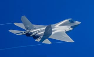 "Producción lenta": el caza chino J-35 desplazó al Su-57 ruso en el mercado