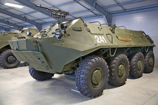 Avistan en el frente un peculiar vehículo blindado de transporte de personal "espinoso" BTR-60PB: imágenes raras