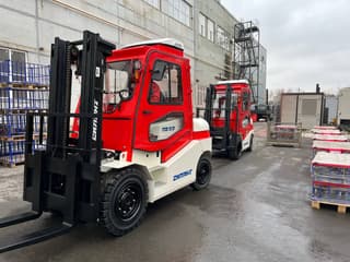 Con aire acondicionado y calefactor: nuevas carretillas elevadoras de horquilla "Silant" de Cheboksary enviadas a Zabaikalie