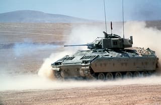Ударная волна погнула ствол Bradley: невероятные последствия встречи американского БМП с российским снарядом