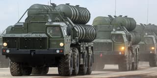 Рой дронов для ЗРК С-400 «Триумф» не страшен: Запад не подобрал ключи к российским зенитным системам