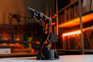 Creado un robot manipulador ruso para trabajos de laboratorio de química y física