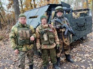 Футуристичную «бронебуханку» УАЗ с пулеметом и защитой от FPV-дронов заметили на передовой