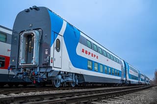 TMH certificó un coche de dos pisos y un bogie para el tren de marca "Aurora"
