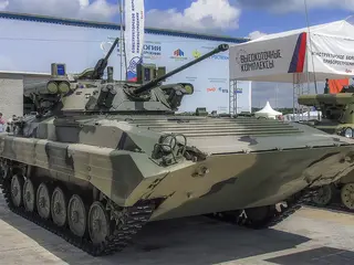La BMP-2M actualizada supera a la Bradley estadounidense en dos veces: de lo que es capaz el módulo de combate "Berezhok"