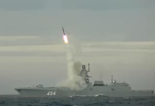 «Разорвёт военный корабль пополам»: сверхзвуковой ракетой «Циркон» восхитились в США