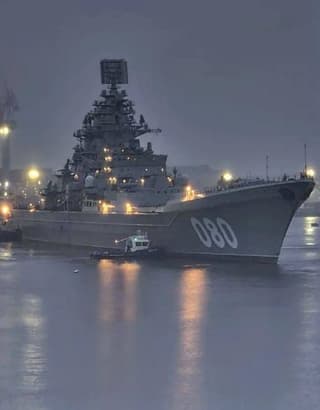 Aparecen las primeras imágenes del crucero "Almirante Najímov" tras la modernización: sale a pruebas de mar