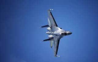Российские истребители Су-35С прикрыли бомбардировщиков перед нанесением авиаудара: кадры боевой работы