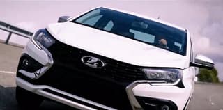AvtoVAZ aumenta el ritmo de producción del Lada Iskra: los automóviles en colores blanco y plateado están equipados con plástico tecnológico