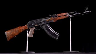 En EE. UU. consideran el fusil de asalto Kalashnikov como la mayor arma de fuego de todos los tiempos