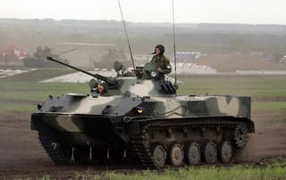 Una rarísima BMD-3 fue vista durante el transporte en un camión de transporte de tanques: solo se produjeron 137 unidades