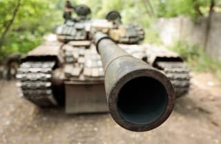 Экипажи танков Т-72АВ, Т-72Б и Т-80БВ предупредили об угрозе Challenger Mk.2: дело в снарядах с обедненным ураном