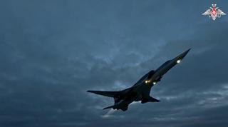 Российские истребители Су-30СМ и Су-27 прикрыли бомбардировщики Ту-22М3 над Балтийским морем