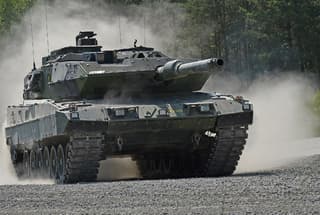 Tripulaciones de tanques T-72B3M y T-80BVM advirtieron sobre la amenaza del hermano mayor del Leopard: el Strv-12 sueco tiene potentes proyectiles perforantes DM53A1